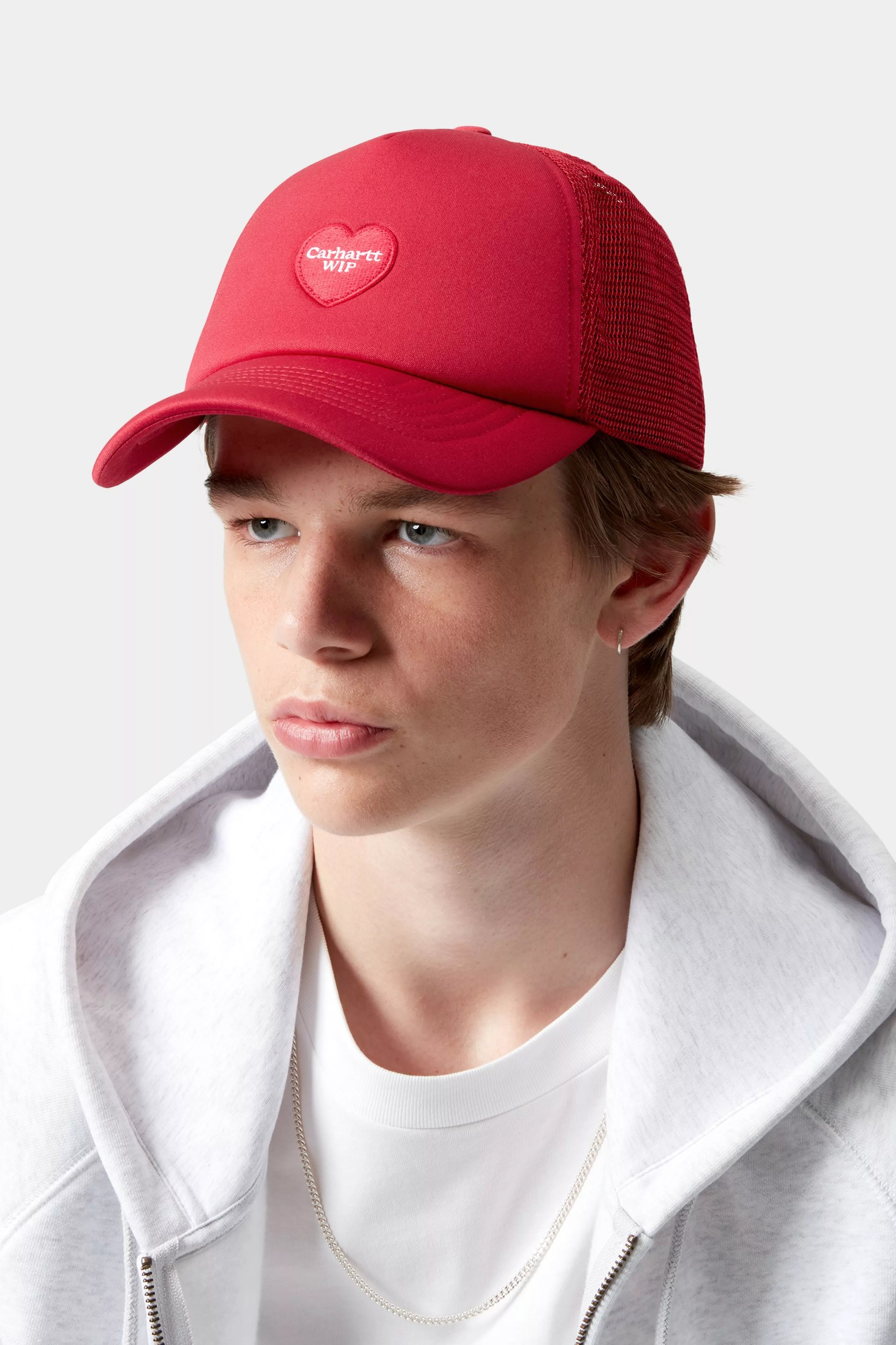 HEART PATCH TRUCKER CAP - Scarlet