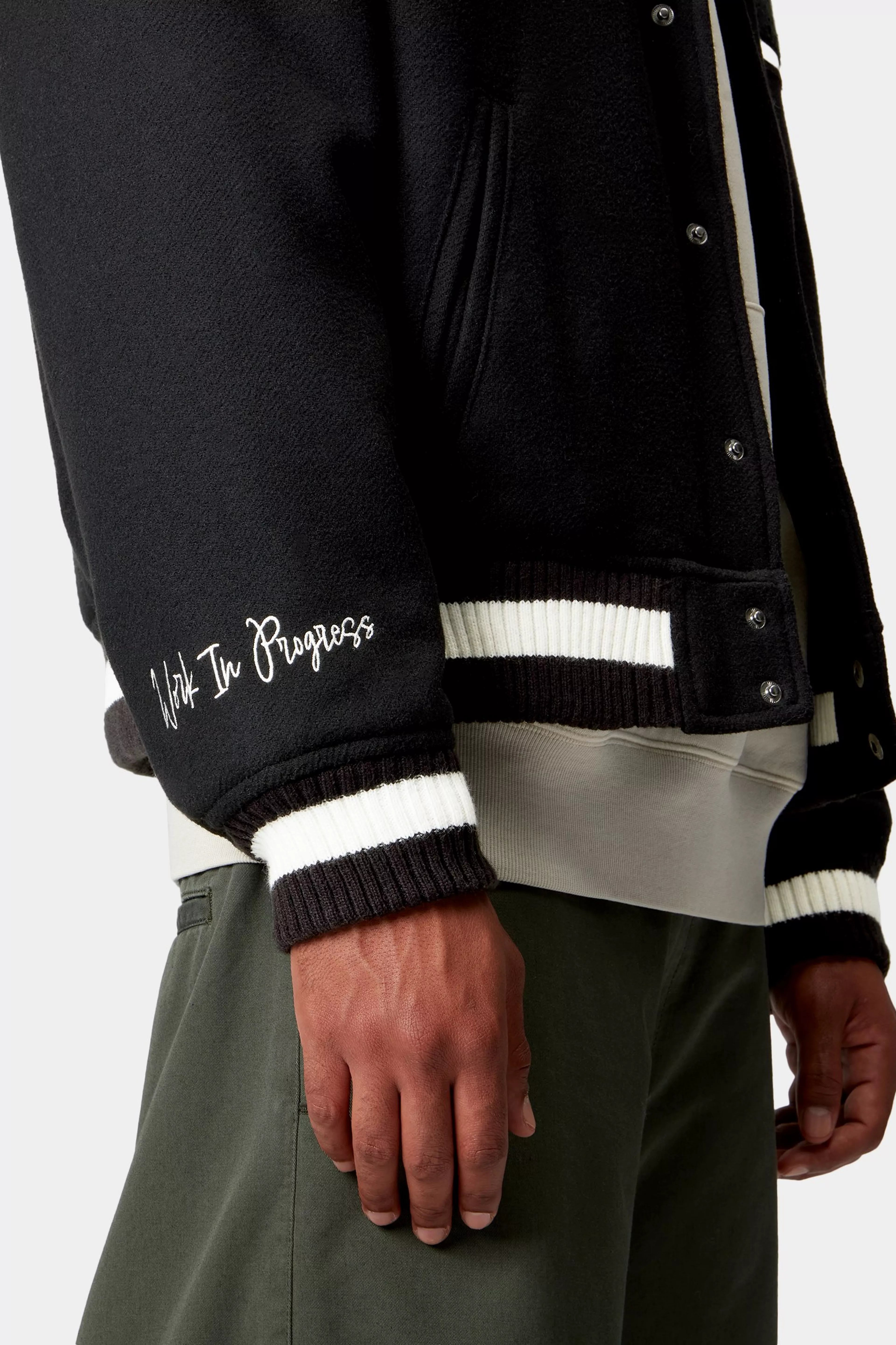 WORLD CLASS VARSITY - Black