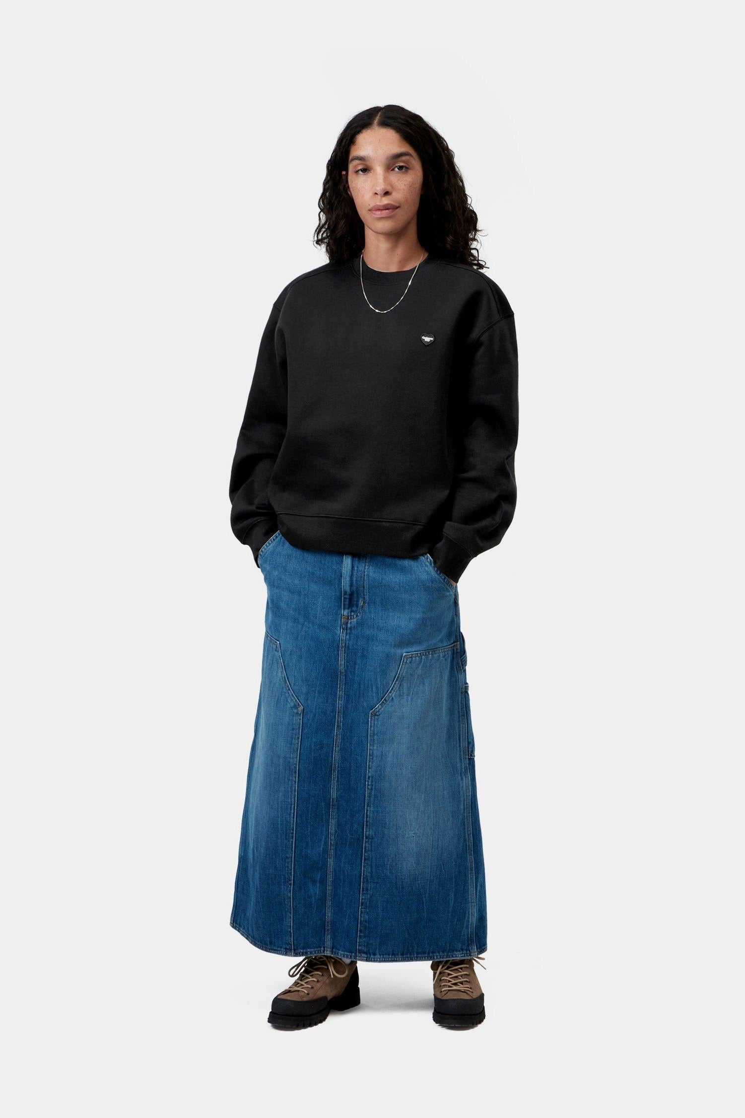 W' Small Heart Patch Sweatshirt - Black / Black 4