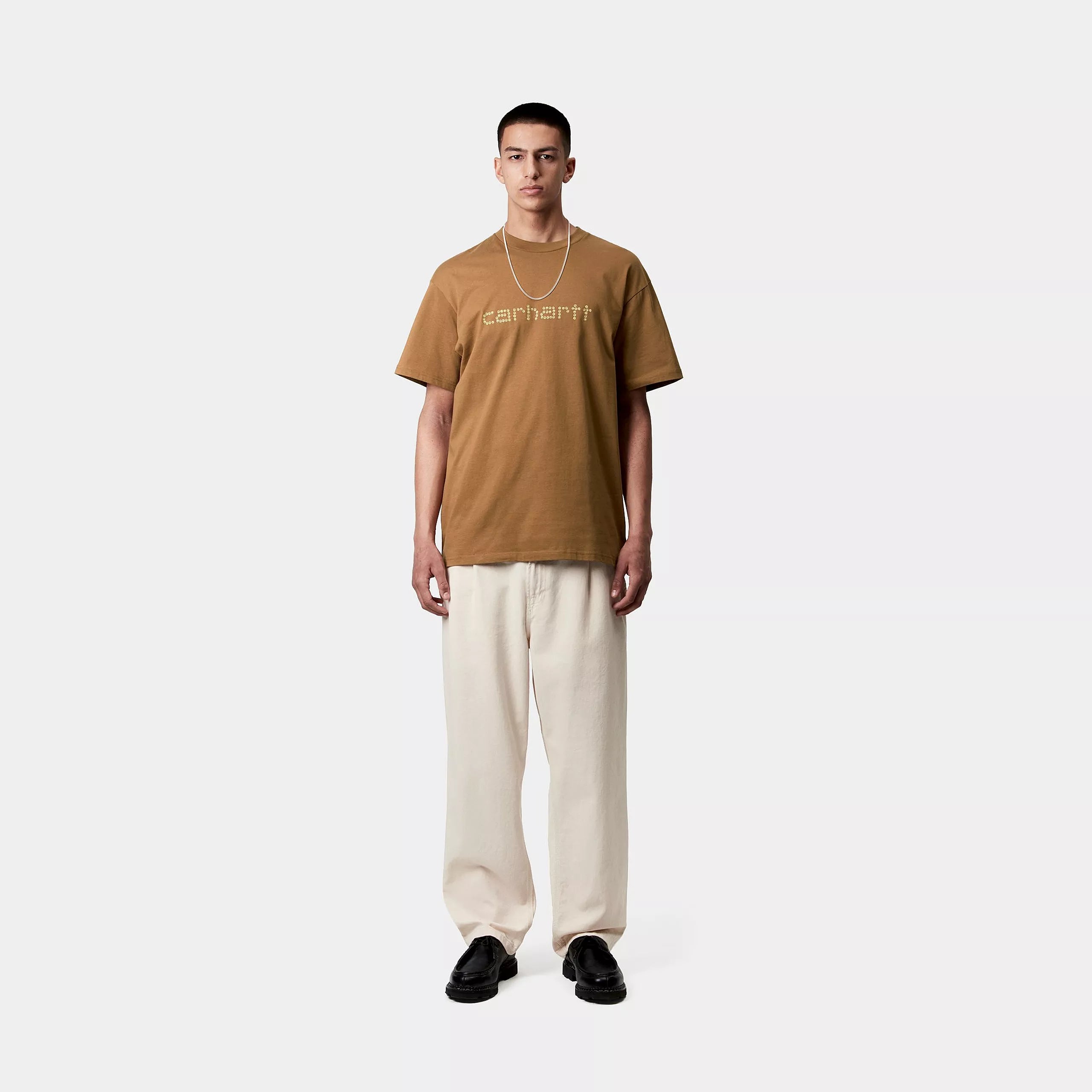 S/S RIVET SCRIPT T-SHIRT - Hamilton Brown