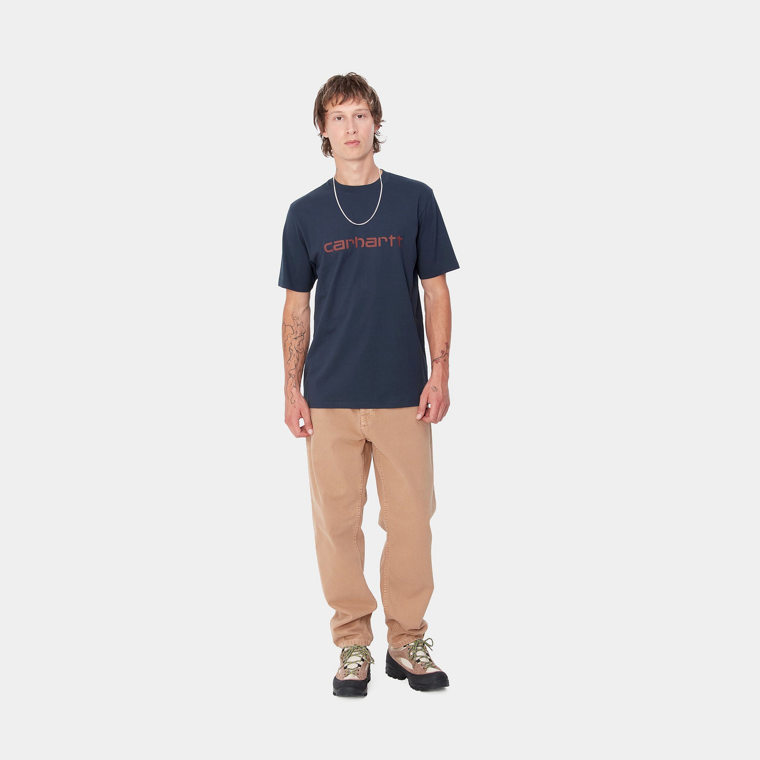 S/S SCRIPT T-SHIRT - Air Force Blue / Malbec